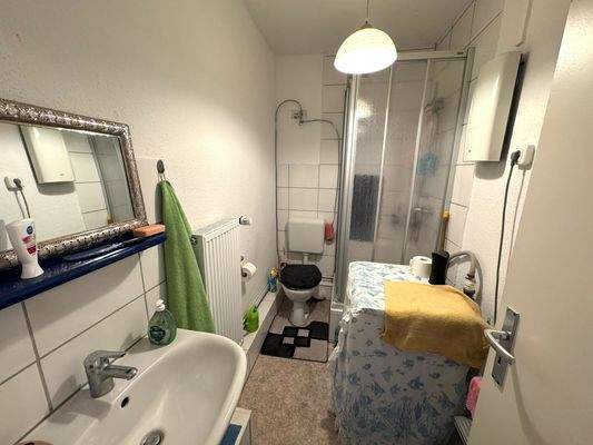 1. OG 3-Zimmer: Badezimmer