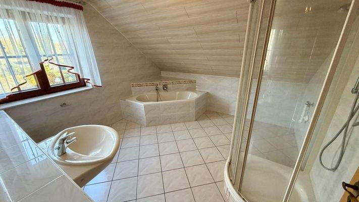 Badezimmer im Obergeschoss