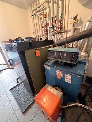 Effiziente Heizungsanlage mit durchdachter Rohrführung