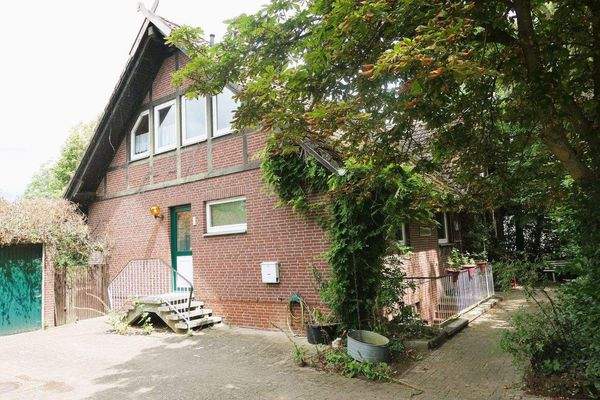 Hausansicht mit Eingang zur Einliegerwohnung