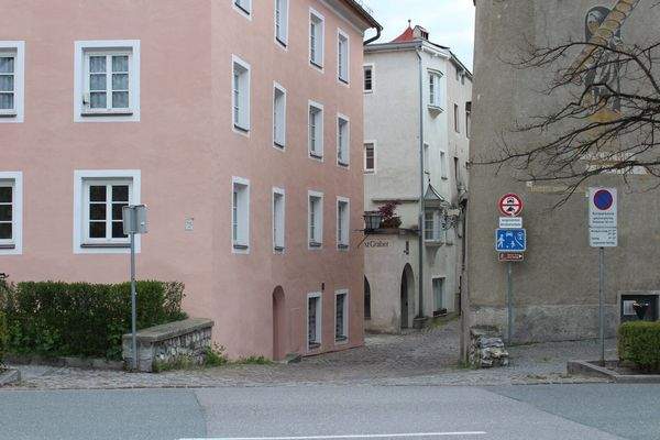 Zufahrt zur Gewerbeeinheit und zum Freistellplatz