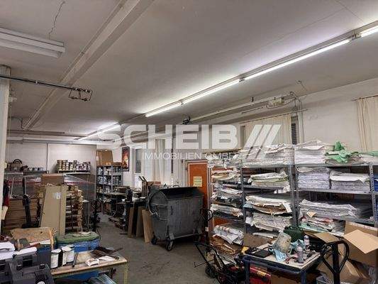 gute Raumhöhe über 3 Meter