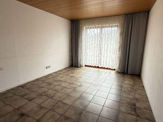 Schlafzimmer mit Zugang zum Garten EG 