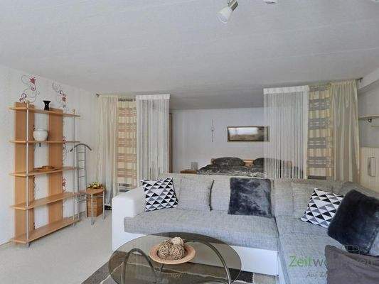 Schlafbereich mit Vorhängen