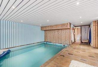 Schwimmbad mit Sauna