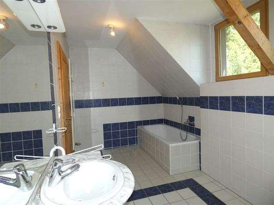 TG-Wannenbadezimmer OG