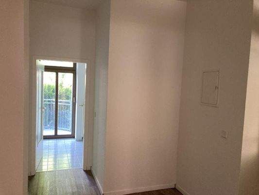 Flur, Laminat, Blick zur Küche