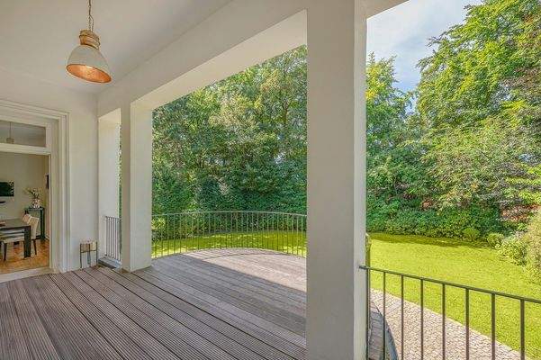 Terrasse mit Gartenzugang