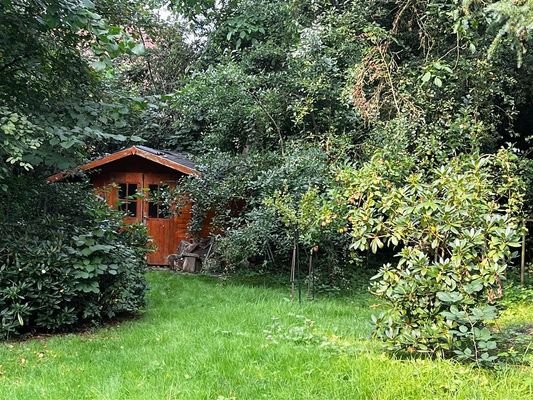 Gerätehütte im hinteren Garten