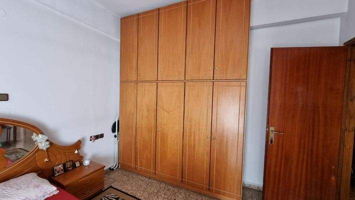 Kreta, Heraklion: Gebäude mit Wohnung, Studio und Gewerbefläche zu verkaufen