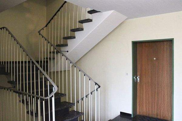 Hausflur mit Fahrstuhl