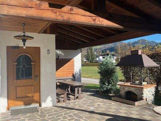 Hauszugang mit allgem. Grillstelle