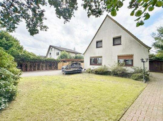 1. Haus – vordere Ansicht / Hauseingang rechts