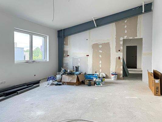 Büro mit Küchenanschlüssen