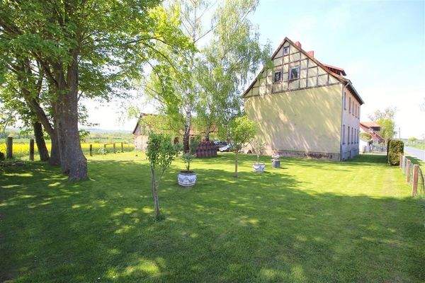 Hofansicht mit Garten