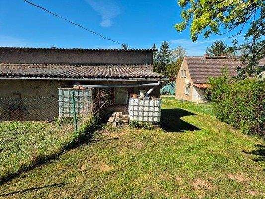 Blick von hinten aufs Grundstück