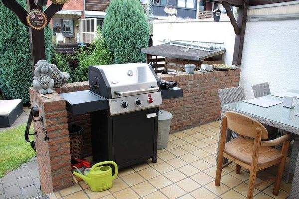 ÜBERDACHTE TERRASSE