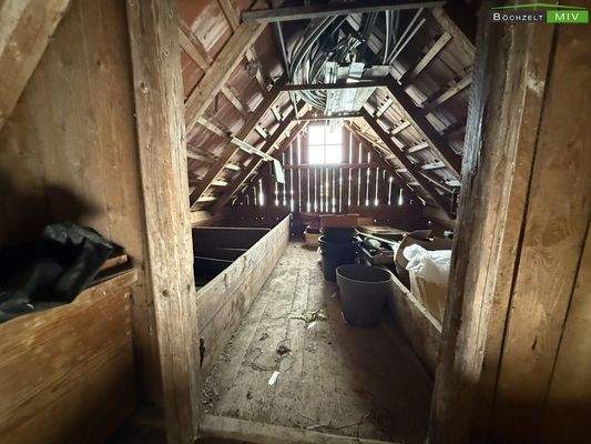 Lagerraum ober Carport