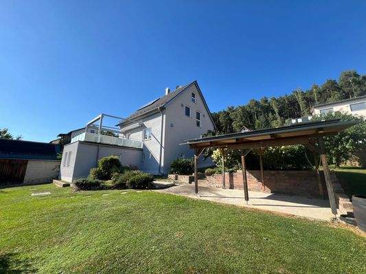 Außenansicht mit Freisitz