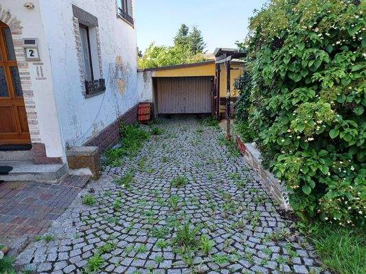 Zufahrt zur Garage
