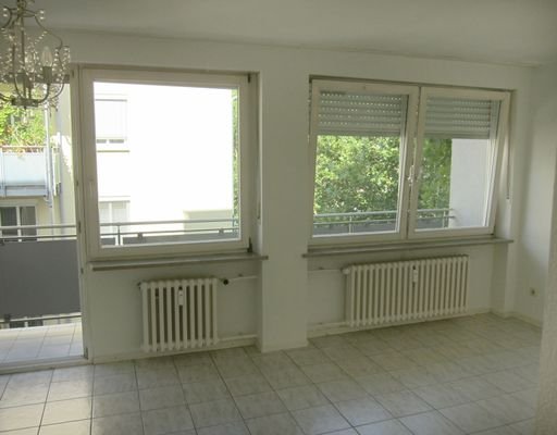 Wohnen mit Zugang zum Balkon.jpg