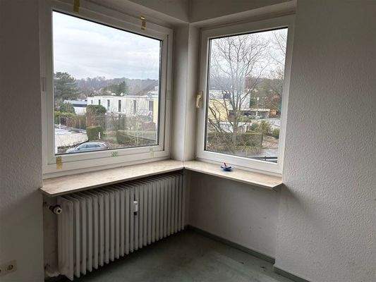 Fester über Eck im Wohnzimmer