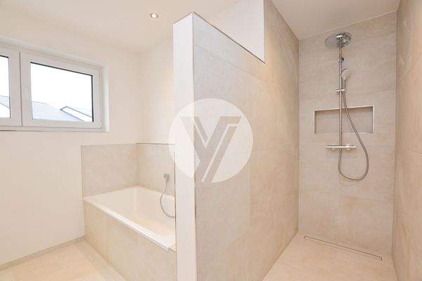 Bad (Dusche / Wanne)