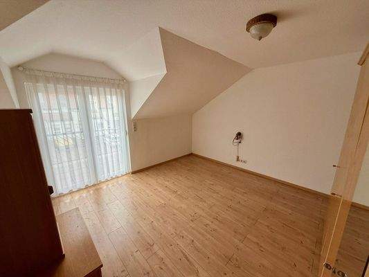 OG Schlafzimmer 1 mit Balkon