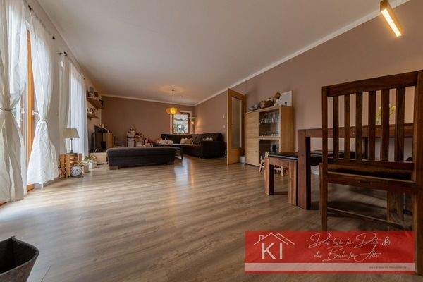 Großes Wohn und Esszimmer