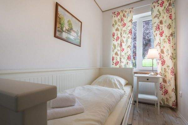 Wohnung 1 - Schlafzimmer