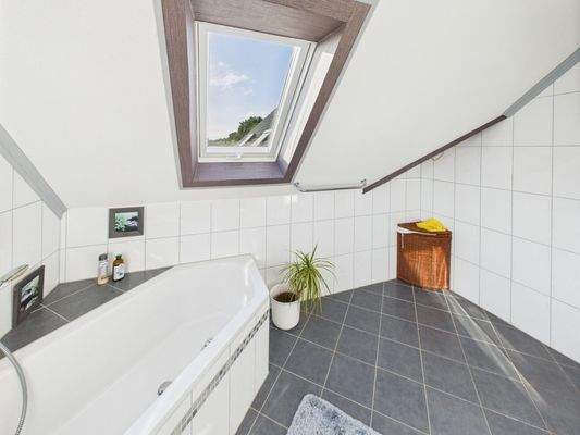 CAM03784G0-PR0076-STILL041