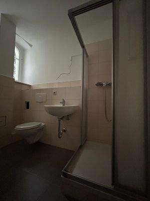 Badezimmer mit Dusche