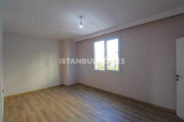 3-Bedroom Flat 750 M from the Sea in Buyukcekmece