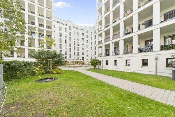 Der grüne und ruhige Innenhof