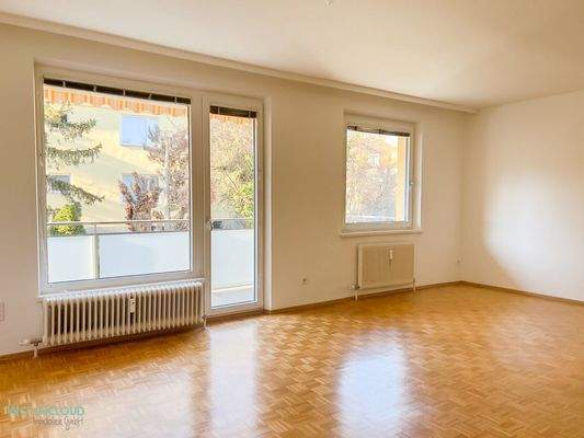 WOHNZIMMER AUSGANG LOGGIA