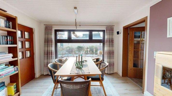 Wohnzimmer mit Essbereich