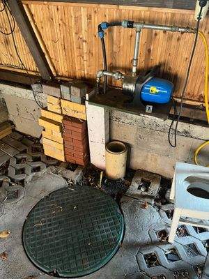 Zisterne mit Pumpe.jpeg