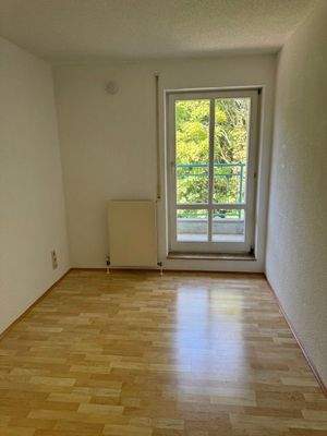 Drittes Zimmer mit zweitem kleinem Balkon