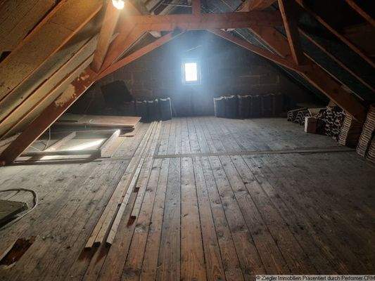 25 DG Dachboden