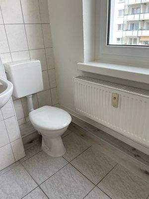 Waschtisch + WC