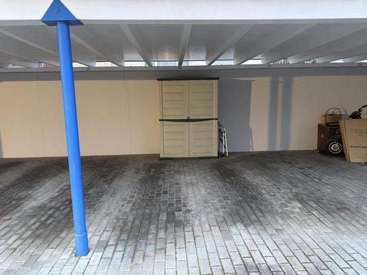 Geräumiger Carportstellplatz