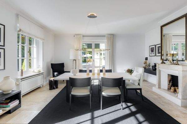 Essbereich mit offenem Kamin