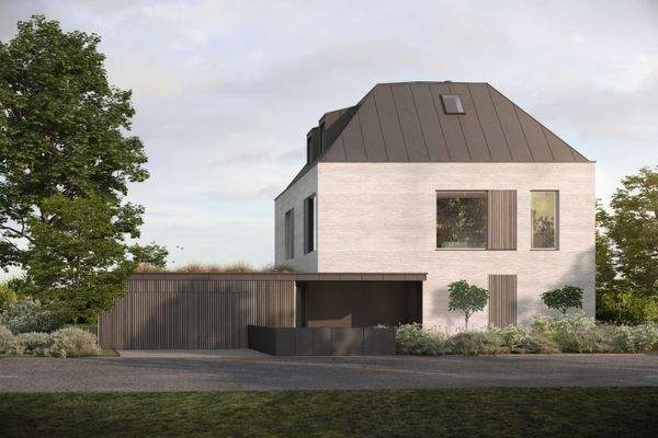 Für das Grundstück liegt eine Baugenehmigung für eine Mansarddach-Villa vor (visualisiert)