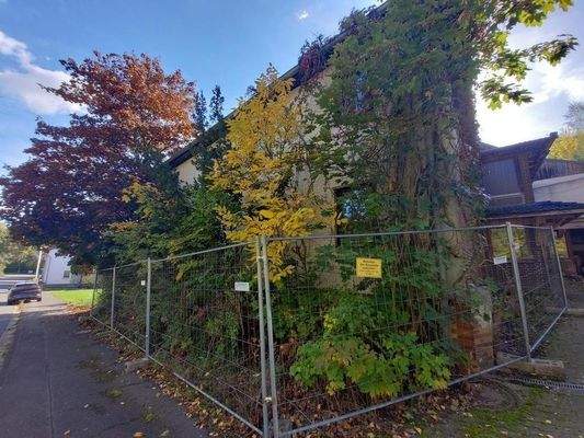 Vorderansicht von rechts