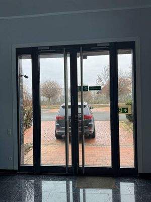 Eingang / Ausgang Foyer Ausstellungsfläche Empfang