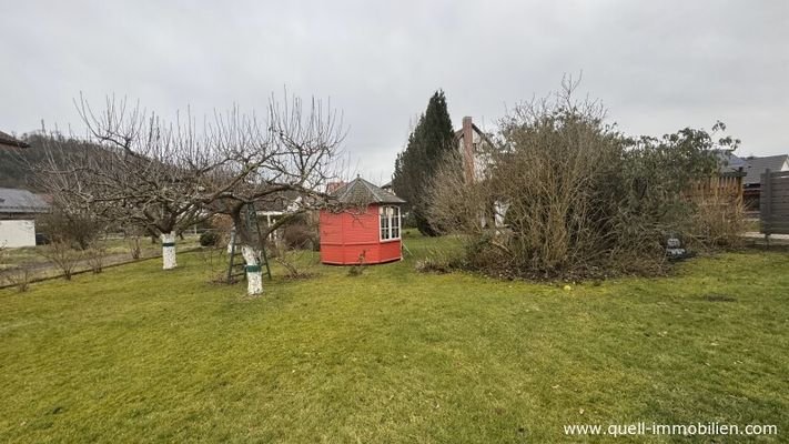 Garten mit Gartenhaus
