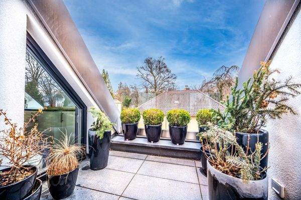 Sonnige Ost -Terrasse