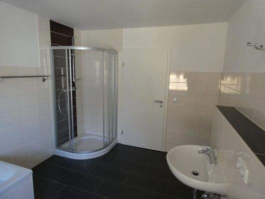 Haus 1: OG links Bad