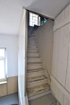 19 Aufgang Dachboden.JPG