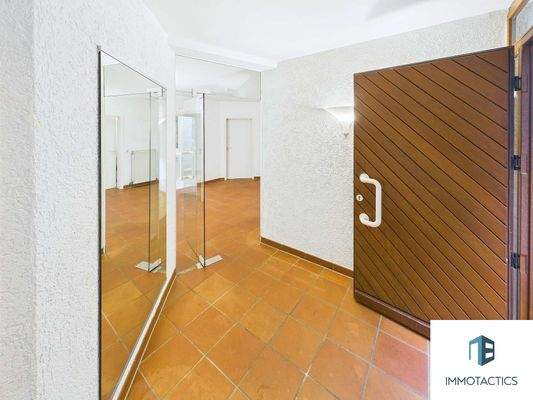 Eingangsbereich/Windfang UG